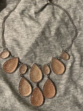 Sparkly elegant necklace